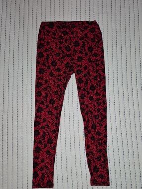 🌼Free w/purchase - Lularoe Black & Red Floral Stretch Leggings